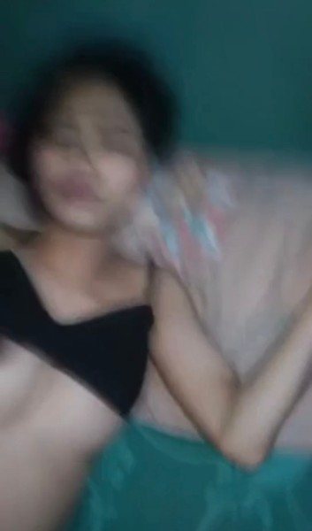 Background nonton video viral Bokep Bocil Diewe Tetangga Saat Tidur